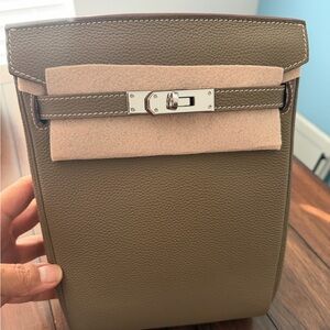 H Inspired Elegant Etoupe Leather Men's Bag